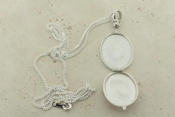 oval locket pendant on 55cm link chain
